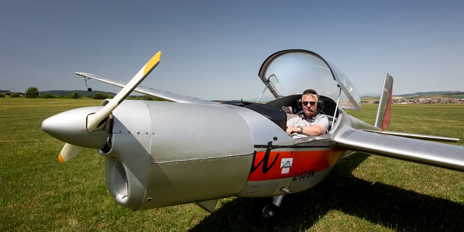 Vzneste sa do oblakov a pilotujte lietadlo LET L-13 SE VIVAT