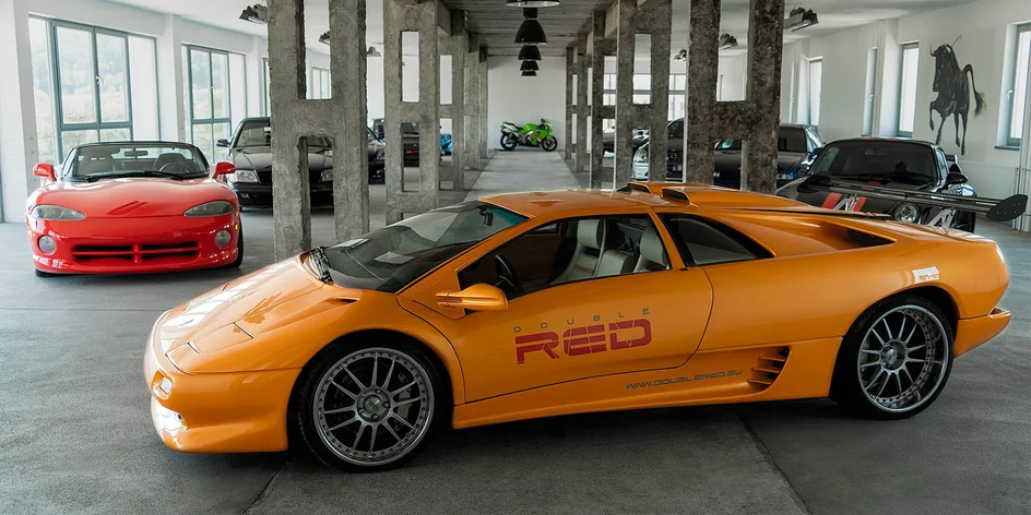 Vstupy do múzea športových áut DOUBLE RED CARS MUSEUM s najväčšou LEGO výstavou na Slovensku