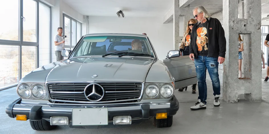 Vstupy do múzea športových áut DOUBLE RED CARS MUSEUM s najväčšou LEGO výstavou na Slovensku