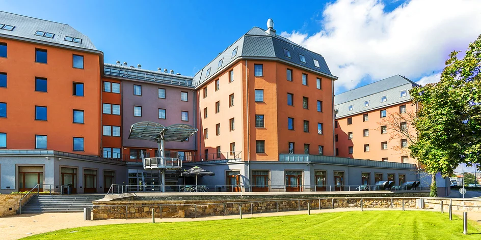 Courtyard Marriott Pilsen s raňajkami alebo polpenziou