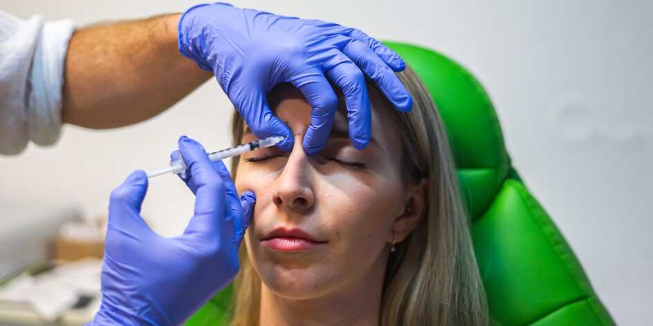 Botox pre korekciu vrások v okolí očí, v medziobočí či na čele