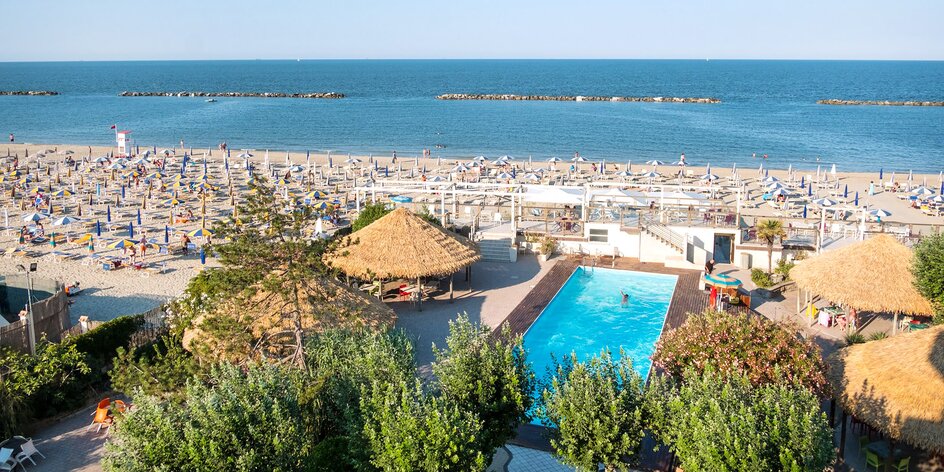 Ravenna: hotel na pláži, plná penzia, drinky