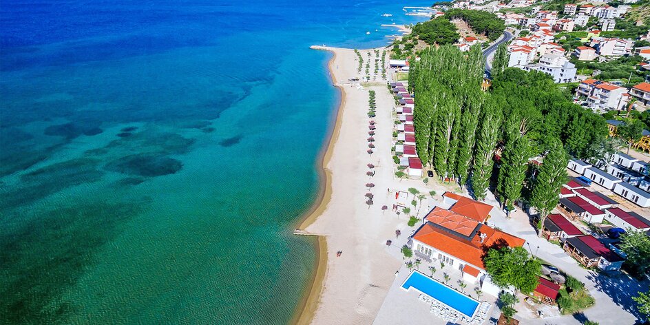 Mobilné domčeky v chorvátskom Omiši: pláž aj bazén