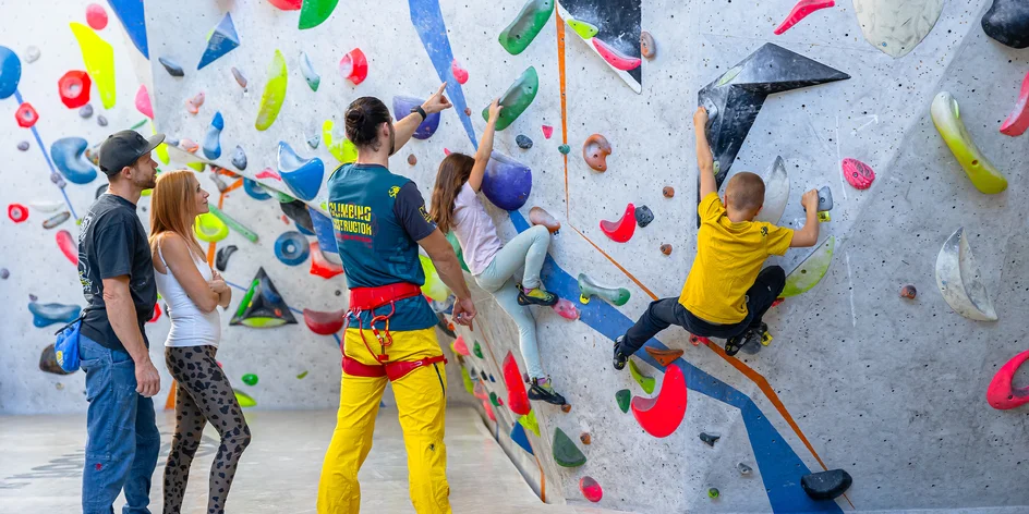 Lezecký zážitok pre dvojice aj rodiny na Lezeckej stene K2