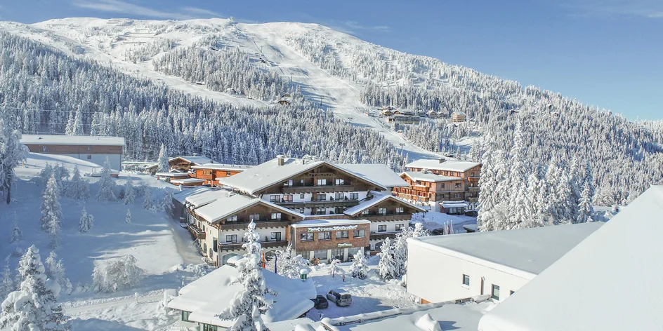 4* hotel v Korutánsku: pri lanovke, s wellness, stravou a lyžovaním