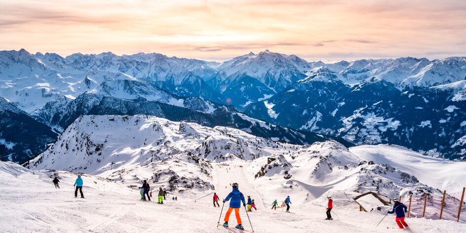 Špičková lyžovačka v rakúskych Alpách: nespútaná zimná zábava v oceňovaných lyžiarskych strediskách