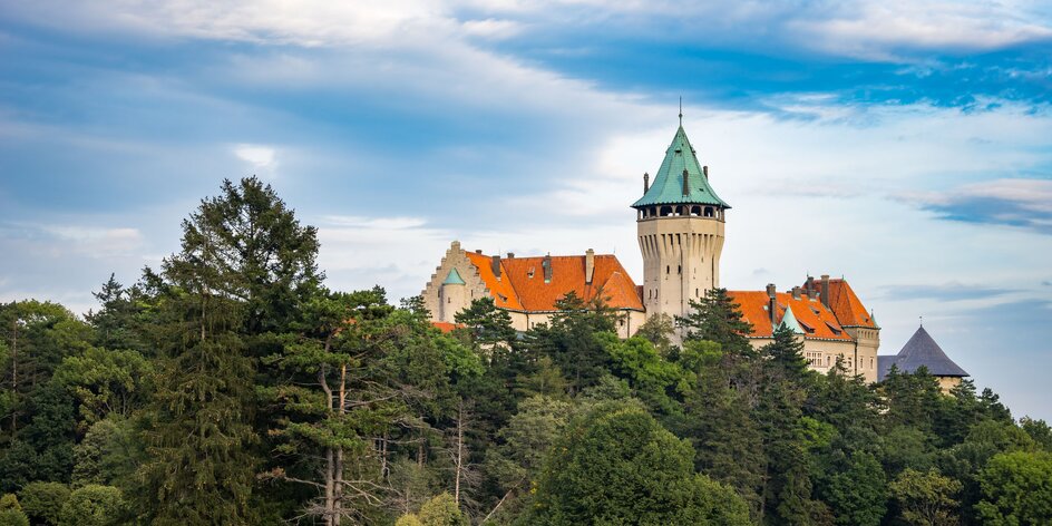 Romantický víkendový pobyt na Smolenickom zámku s prehliadkou a zákuskom
