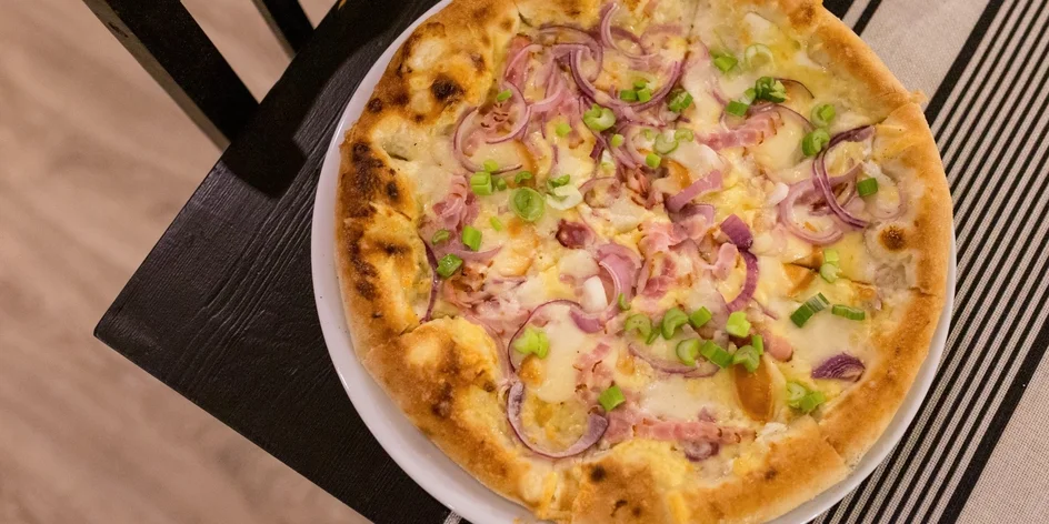 Lahodná pizza podľa vlastného výberu, až 10 druhov!