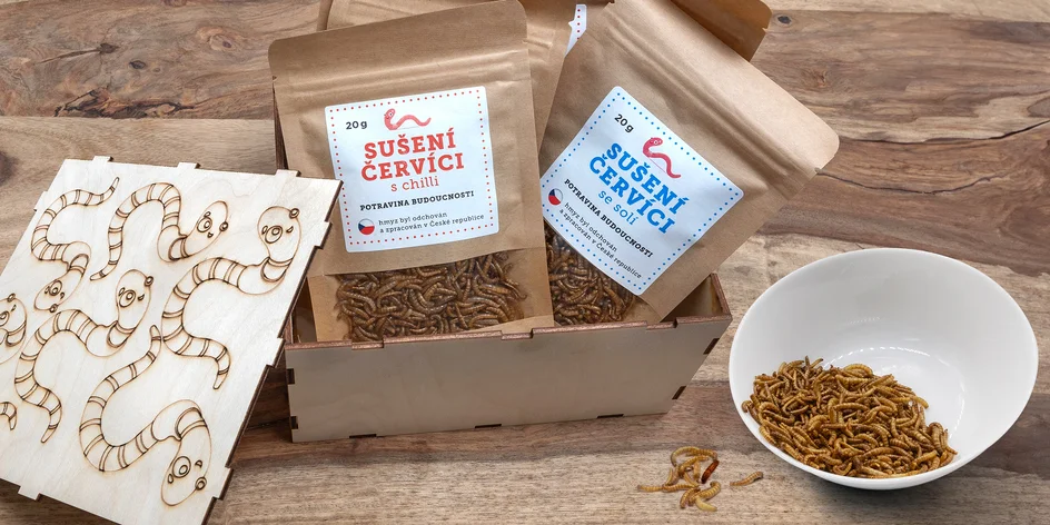 Sušené červíky so soľou, cesnakom alebo chilli
