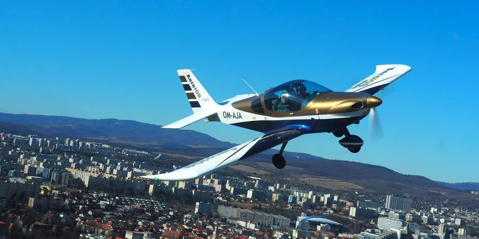 Let lietadlom Viper SD4 ponad Košice s možnosťou pilotovania
