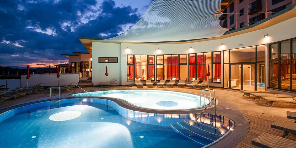 Rakúsko: 4* hotel, plná penzia, termály aj saunový svet