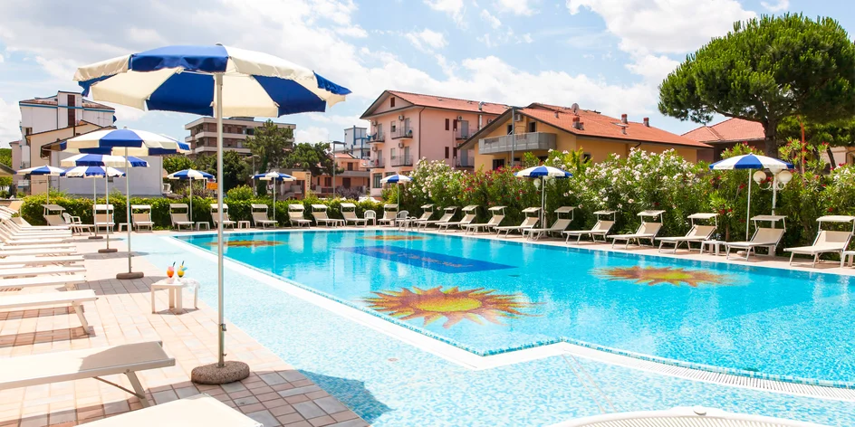 Cervia: 4* hotel 60 m od piesočnatej pláže, raňajky aj vírivka