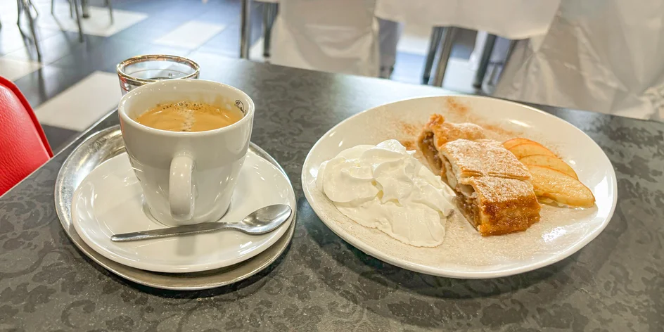 Obedové menu v Atelier Caffe: Polievka, hlavný chod aj štrúdľa