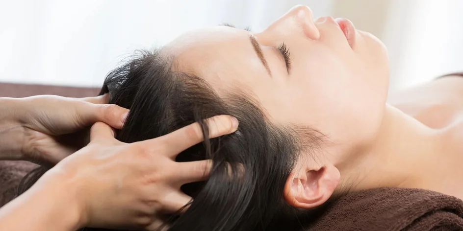 Relaxačno-regeneračný vlasový rituál s aromaterapiou