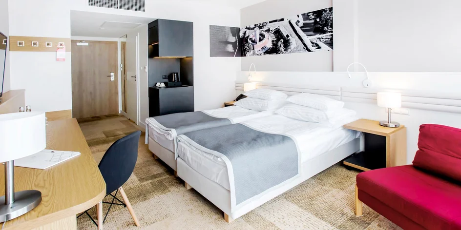 Moderný hotel so záhradou v Gdansku: polpenzia a relax v saunách