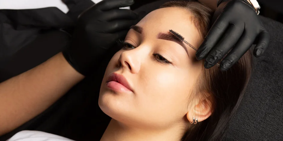 Microblading obočia alebo hĺbkové čistenie pleti