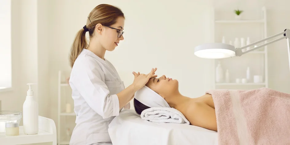 Kozmetické ošetrenia pleti s úpravou a farbením obočia