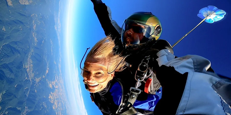 Darčekové poukážky na tandemový zoskok padákom