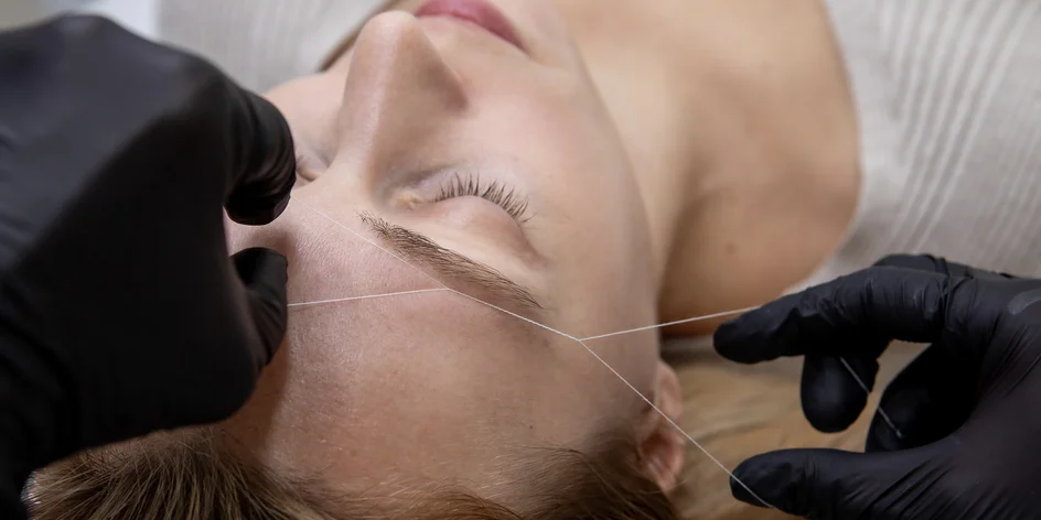 Dokonalé obočie a zvodné riasy pomocou lash lifting či laminácie