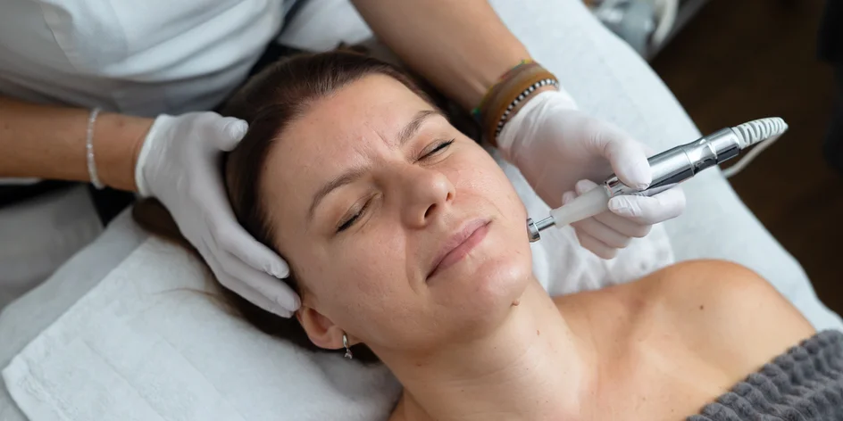 Omladzujúce ošetrenia či masáž tváre, aj pre pánov