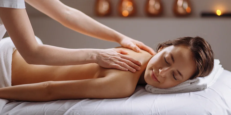 Relaxačné masáže chrbta, chodidiel, hlavy či rúk