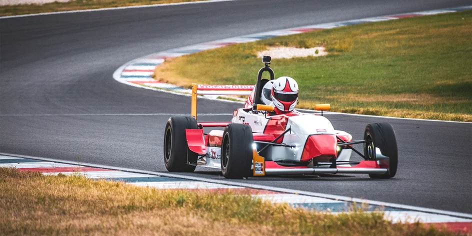 Jazda na jedinečnej dvojmiestnej formule RENAULT 2.0 na okruhu Slovakia Ring
