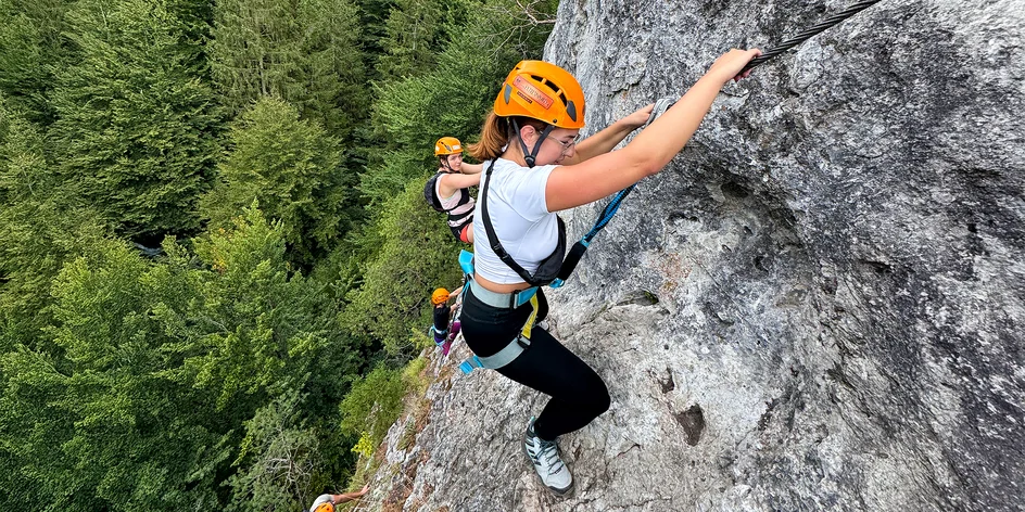 VIA FERRATA DVE VEŽE LIPTOVSKÉ REVÚCE: Skupinový ferratový kurz s inštruktorom