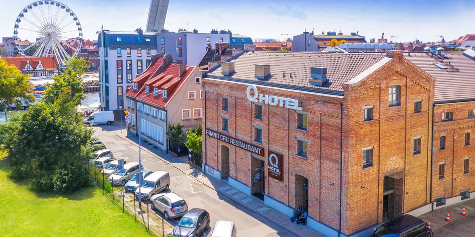 Centrum Gdanska: moderný hotel s bohatými raňajkami a saunou neobmedzene