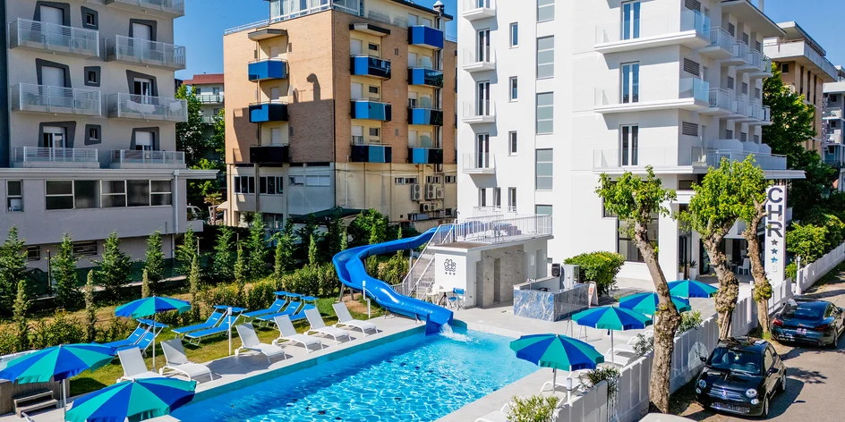 Dovolenka v Rimini: plná penzia, hotel 150 m od mora