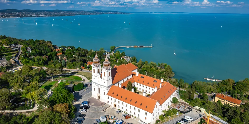 Jedinečný oddych pri Balatone: polpenzia, plaváreň s wellness aj zľavy na vstupy