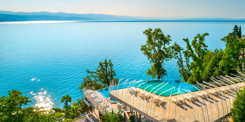 4* Chorvátsko: hotel s polpenziou, infinity bazén