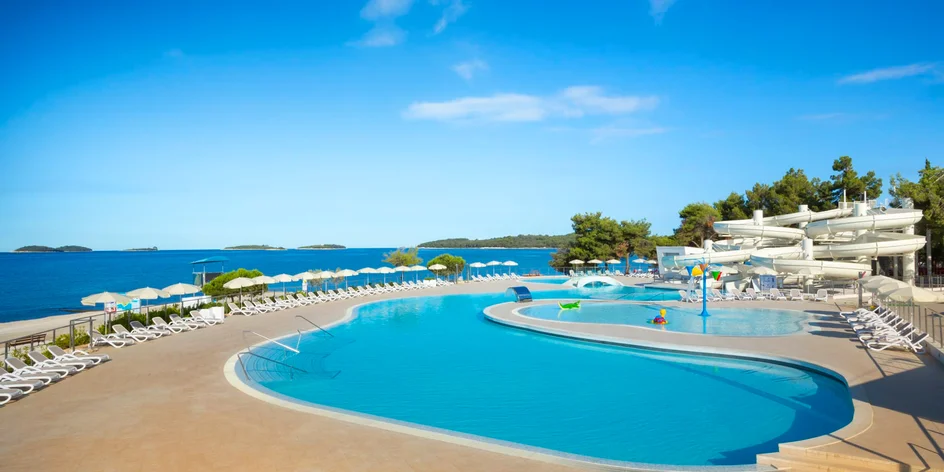 Istria: hotel so stravou pri pláži, bazény aj 1 dieťa zadarmo