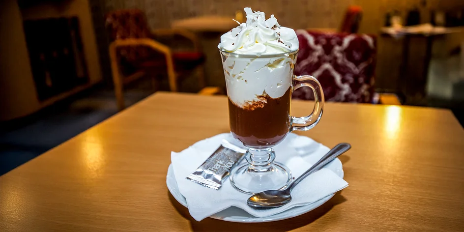 Cappuccino alebo horúca čokoláda