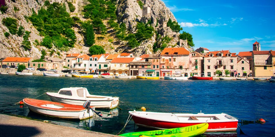 Omišská riviéra: apartmány neďaleko piesočnatej pláže