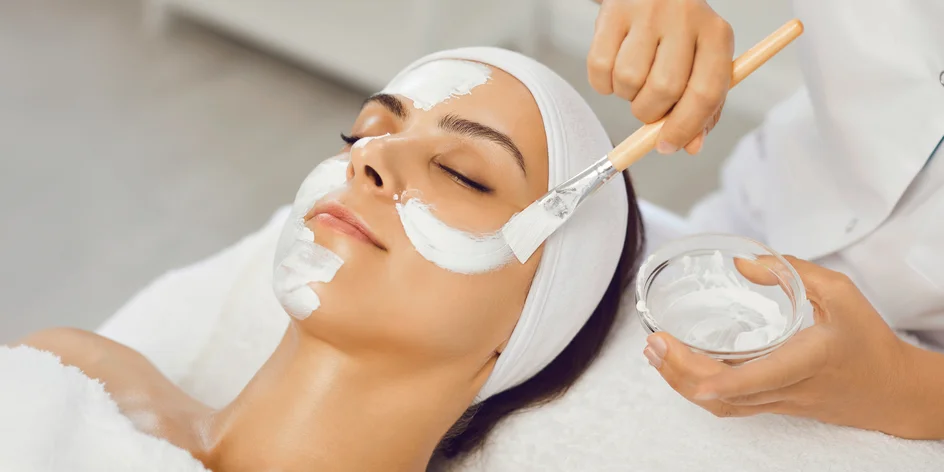 Pleťové ošetrenia: Detox pleti, masáž tváre, krku a dekoltu či chemický peeling