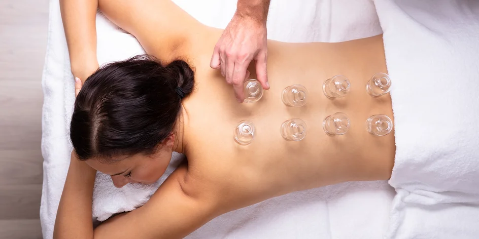 Bankovanie alebo klasická masáž chrbta či celého tela