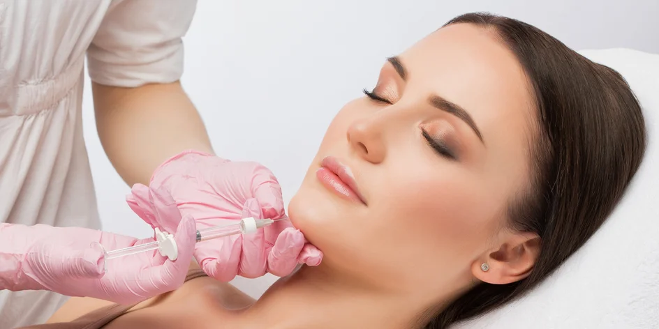 Výplň pier, contouring alebo redukcia vrások pomocou Botoxu