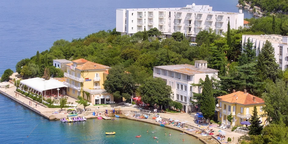 Dovolenka na Krku: polpenzia, hotel 50 m od mora