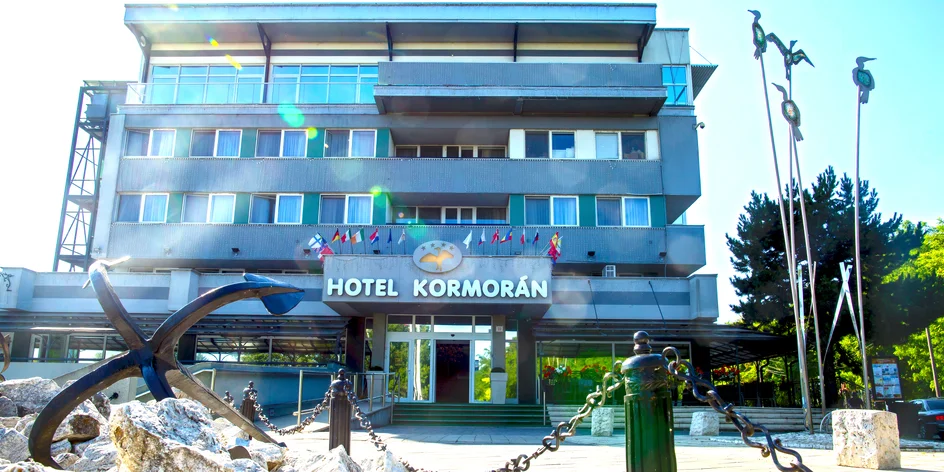 Štvorhviezdičkový hotel s plážou pri Dunaji