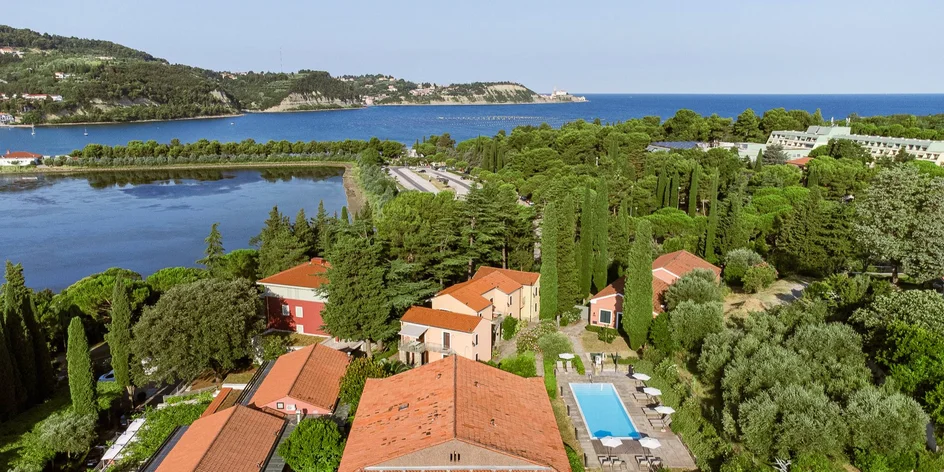 Strunjan: hotel priamo pri pláži, vr. raňajky a wellness