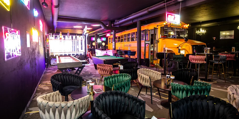 THE AMERICAN BAR: Poď sa zahrať na zábavných herných automatoch