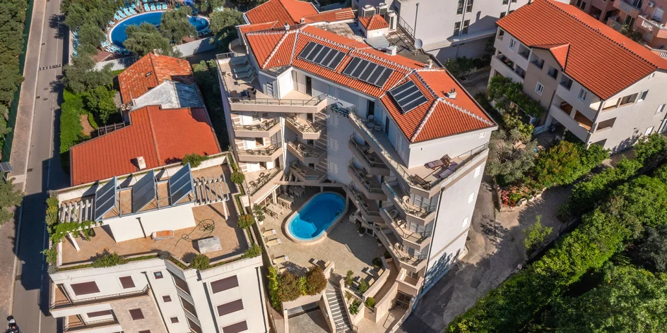 Apartmány s bazénom v Čiernej Hore: 200 m od pláže