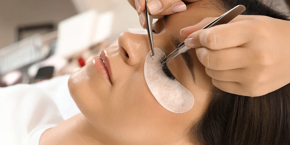 1D alebo 3D mihalnice, úprava a farbenie obočia