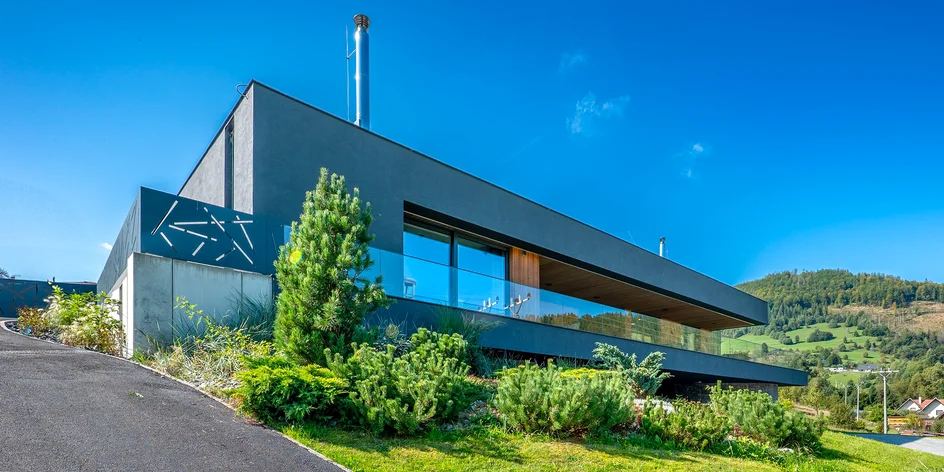 Moderná vila obklopená prírodou s privátnym wellness