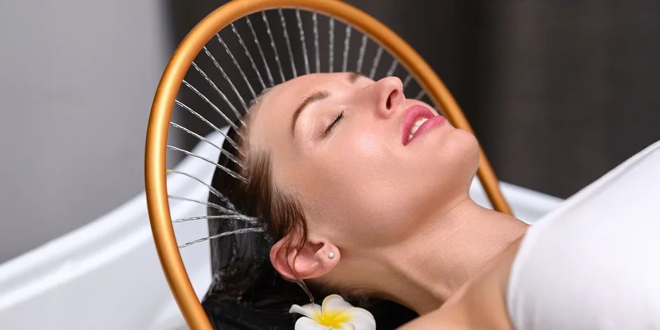 Head spa s krátkou masážou ramien a chrbta