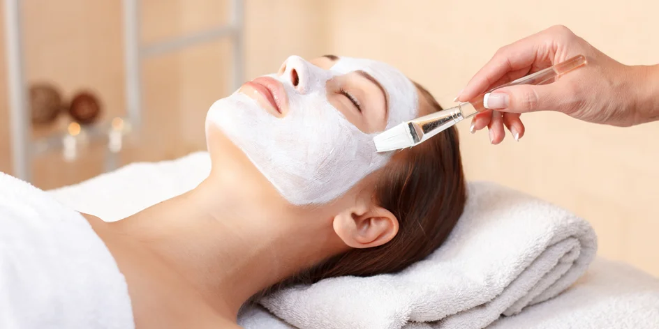 Hydratačná masáž pleti s kyselinou hyalurónovou alebo multivitamínovým komplexom