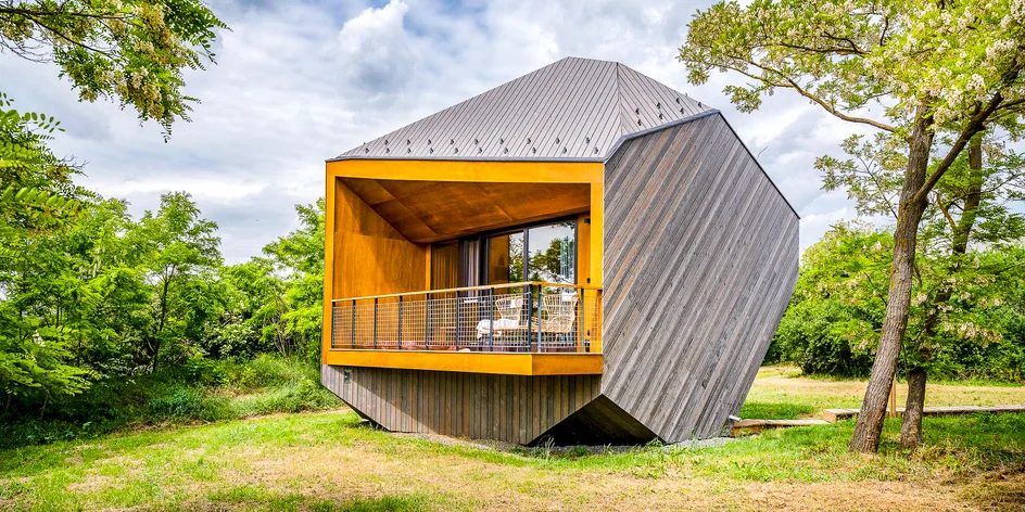 Adult-friendly pobyt v dizajnovej chatke so saunou a vírivkou