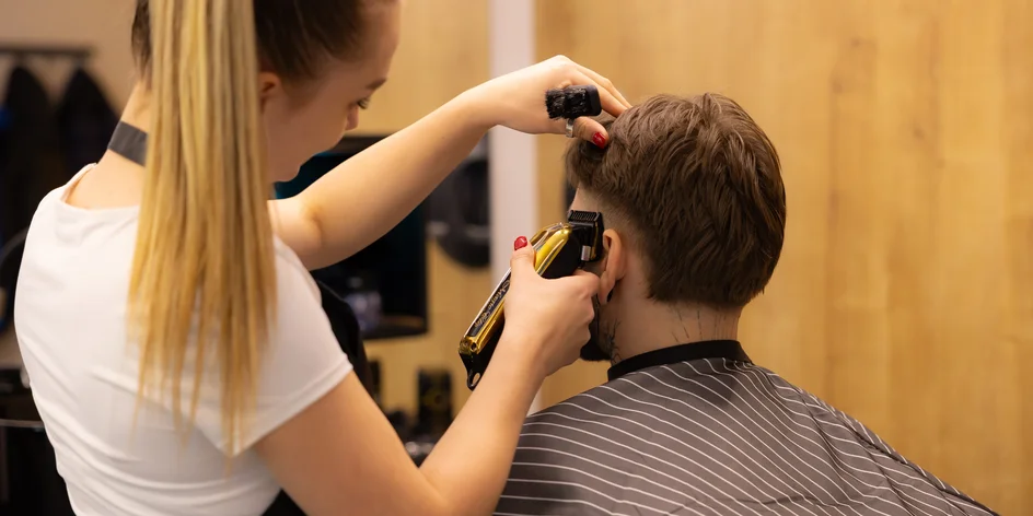 Pánsky účes aj s úpravou brady či depiláciou nosa a uší