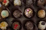 Cupcake (1500 g) - 16 ks (4 druhy po 4 ks, vanilkový, čokoládový, s lesným ovocím a kokosový)
