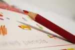Trojhranné farbičky so strúhatkom (12 ks)